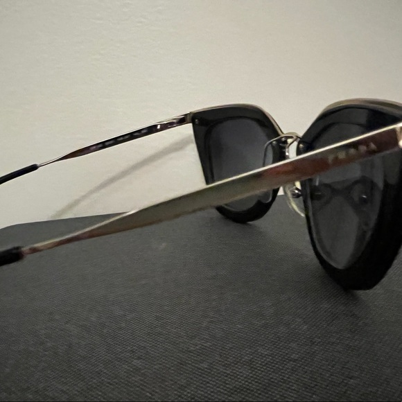 Prada frames - Picture 3 of 7